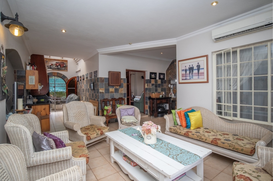 5 Bedroom Property for Sale in Ifafi North West